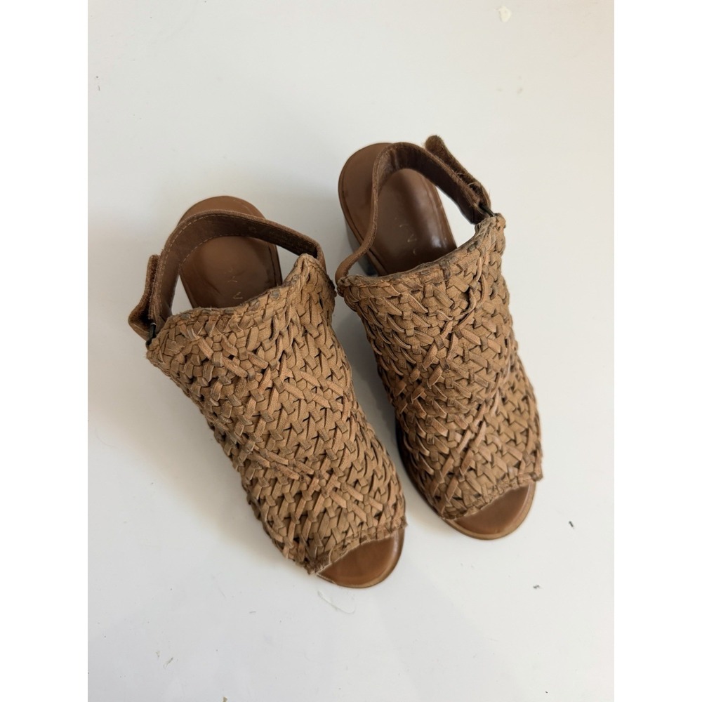 Very Volatile Woven Sandal Size 6